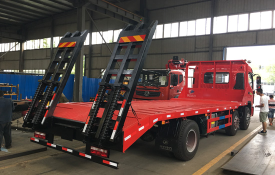 【國五】江淮小三軸挖機(jī)平板車
