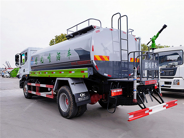 東風(fēng)多利卡D9灑水車(chē)