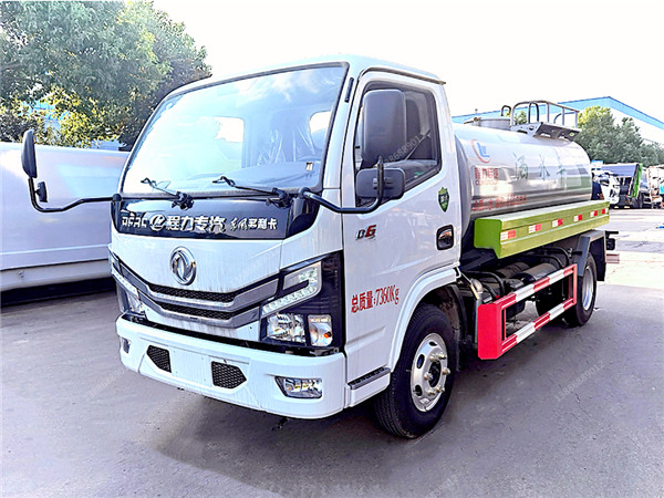 東風5噸灑水車配置參數(shù)_D6現(xiàn)車廠家促銷