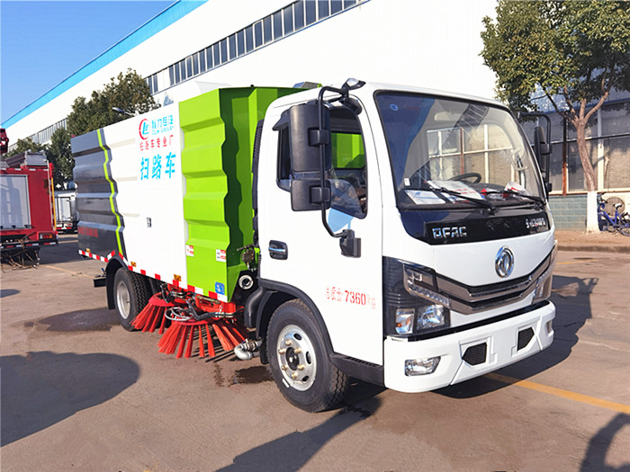 東風(fēng)多利卡6方掃路車(chē)