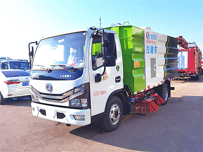 東風(fēng)多利卡6方掃路車(chē)
