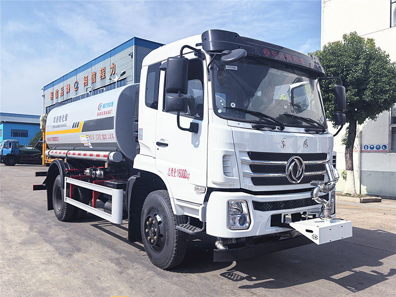 東風(fēng)商用CL6灑水車(chē)