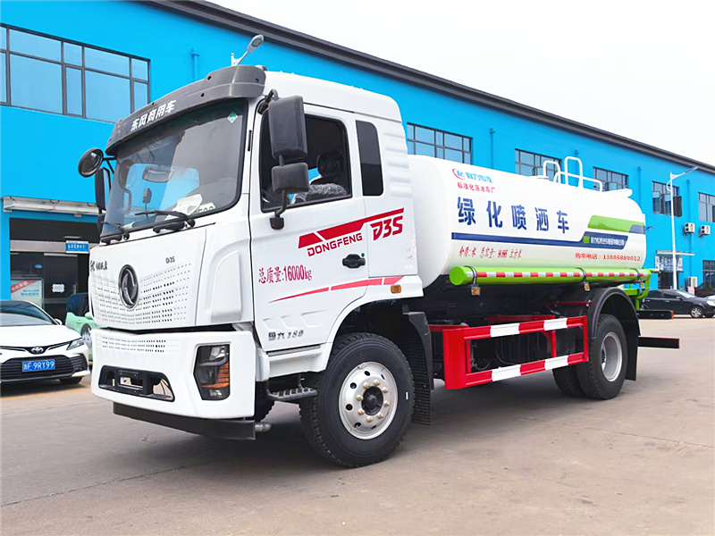 東風(fēng)新款專(zhuān)底D3灑水車(chē)